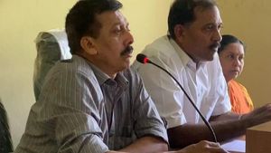 അപകീര്‍ത്തികരമായ ഫോണ്‍ സന്ദേശം: പാനൂര്‍ നഗരസഭ മുന്‍ സെക്രട്ടറിക്കെതിരെ ലീഗ് നിയമ പോരാട്ടത്തിന്
