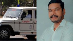 ഹണിട്രാപ്പ് കേസ്: ഒളിവില്‍പോയ മറ്റു പ്രതികള്‍ക്കായി പോലീസ് അന്വേഷണം ഊര്‍ജ്ജിതമാക്കി