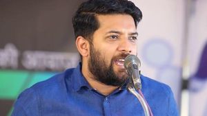  വ്യാജ തിരിച്ചറിയൽ കാർഡ്; മുഖ്യ തിരഞ്ഞെടുപ്പ് ഓഫിസർക്ക് വിശദീകരണം നൽകി ഷാഫി പറമ്പിൽ