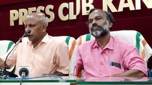 ആറളം ഫാമില്‍ ആദിവാസി ഉന്‍മൂലനത്തിന് സിപിഎമ്മും സർക്കാരും ശ്രമിക്കുന്നതായി എം. ഗീതാനന്ദൻ