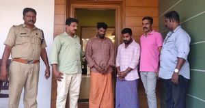  വയോധികയെ കത്തി കാട്ടി ഭീഷണിപ്പെടുത്തിയ കേസ്;  പോലീസ്‌ മോഷ്ടാക്കളുമായി തെളിവെടുപ്പിനെത്തി