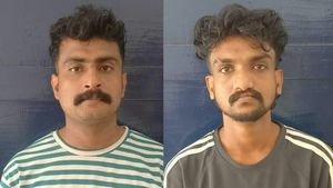 മോഷ്ടിച്ച സ്‌കൂട്ടറില്‍ സഞ്ചരിച്ച് വയോധികയുടെ മാല കവര്‍ന്ന കേസില്‍ രണ്ടുപേര്‍ റിമാന്‍ഡില്‍