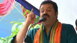 സുരേഷ് ഗോപി പങ്കെടുത്ത പരിപാടിക്കിടെ ആത്മഹത്യാ ശ്രമം; മണ്ണെണ്ണയൊഴിച്ച് യുവാവെത്തി