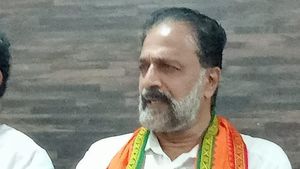 കോണ്‍ഗ്രസിനെ നയിക്കുന്നത് കുടുംബാധിപത്യവും ഉപജാപകവൃന്ദങ്ങളുമെന്ന് രഘുനാഥ്