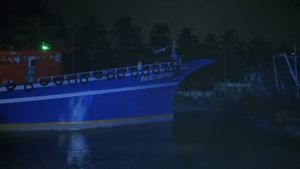 അനധികൃത മത്സ്യബന്ധനം; ബോട്ടുകൾ പിടിച്ചെടുത്ത് ഫിഷറീസ് വകുപ്പ്,2.70 ലക്ഷം രൂപ പിഴ