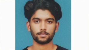 ബൈക്ക് നിയന്ത്രണം വിട്ട് മരത്തിലിടിച്ച് മറിഞ്ഞ് വിദ്യാര്‍ത്ഥി മരിച്ചു