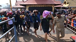 അൻപത്തിനാലാം തവണയും മുടക്കിയില്ല; ശബരിമല ദർശനം നടത്തി കെപി മോഹനൻ എംഎൽഎ 