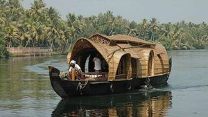 പുതുവത്സരാഘോഷം തകര്‍ത്തു, മാറ്റ് കൂട്ടാന്‍ കള്ള് ചെത്തും ഓലമെടയലും.. കുമരകം സ്വന്തമാക്കിയത് കോടികള്‍!!