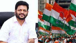  'വികെ ശ്രീകണ്ഠനെ വിജയിപ്പിക്കുക'; പാലക്കാട് മണ്ഡലത്തിലും കോൺഗ്രസ് സ്ഥാനാർത്ഥിക്കായി ചുവരെഴുത്ത് 