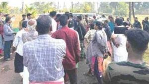 ആറളം ഫാമില്‍ തമ്പടിച്ച ആനകളെ തുരത്തല്‍, പ്രദേശവാസികളുടെ എതിര്‍പ്പിനെ തുടര്‍ന്ന് നിര്‍ത്തിവെച്ചു