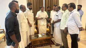 വേളാപുരം കവലയില്‍ അടിപ്പാത നിര്‍മ്മിക്കാന്‍ നടപടി വേണം; വി മുരളീധരന് നിവേദനം നല്‍കി