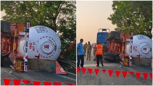 കണ്ണൂരിൽ വൻ വാഹനാപകടം: പഴയങ്ങാടി പാലത്തിൽ നിന്നും ടാങ്കർ ലോറി വാഹനങ്ങളിലിടിച്ച് മറിഞ്ഞു