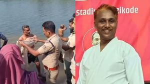 'ടീച്ചറെ ചുംബിച്ചു, മാറിടത്തില്‍ കൈവെച്ച് ഇങ്ങനെ പറയും..'; കരാട്ടെ അധ്യാപകനെതിരെ ഗുരുതര വെളിപ്പെടുത്തല്‍ 