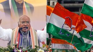 തൃശൂരിൽ നിന്ന് തന്നെ തിരഞ്ഞെടുപ്പ് പ്രചാരണം ആരംഭിക്കാൻ കോൺഗ്രസ്; മഹാജനസഭയിൽ ഖാർഗെ പങ്കെടുക്കും