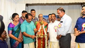   കേരളത്തിലെ ആരോഗ്യജീവനക്കാര്‍ കച്ചവടസംഘങ്ങളുടെ വലയില്‍  വീഴാത്തവർ; നടന്‍ പിപി കുഞ്ഞികൃഷ്ണൻ