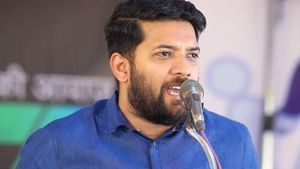 മത്സരിക്കാന്‍ പറഞ്ഞപ്പോള്‍ ഞെട്ടി, പാലക്കാട് നിന്ന് വരാന്‍ വിഷമമുണ്ട്; വടകരയെ ഇളക്കിമറിച്ച് ഷാഫി