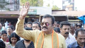 'ഞാൻ പഴയ എസ്എഫ്ഐക്കാരൻ, ഇക്കാര്യം എംഎ ബേബിയോട് ചോദിക്കൂ'; വിവാദങ്ങളിൽ പ്രതികരിച്ച് സുരേഷ് ഗോപി 