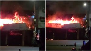 കോഴിക്കോട് താമരശ്ശേരിയിൽ തീപിടിത്തം; രണ്ട് കടകൾ കത്തിനശിച്ചു