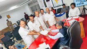  ലോക്സഭ തിരഞ്ഞെടുപ്പ്; ടോക്കൺ എടുത്തയാൾ പത്രിക സമർപ്പിക്കണമെന്ന് കളക്ടർ,തർക്കം; ഒടുവിൽ