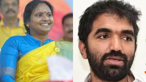   'രമ്യ ഹരിദാസ് ജയിച്ചാൽ കേന്ദ്രമന്ത്രിയാകും, സിപിഎം എന്താണ് മുഖ്യമന്ത്രിയുടെ പടം ഉപയോഗിക്കാത്തത്'