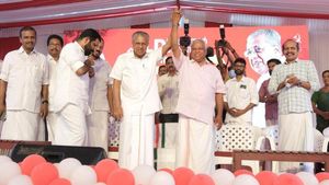 ബിജെപിക്ക് അധികാരത്തിലേക്ക് വഴിയൊരുക്കിയത് കോണ്‍ഗ്രസെന്ന് മുഖ്യമന്ത്രി