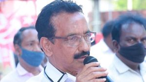 ബോംബ് സ്‌ഫോടനത്തിൽ കൊല്ലപ്പെട്ടയാളുടെ വീട്ടിൽ പോയത് കുടുംബത്തെ ആശ്വസിപ്പിക്കാൻ; കെപി മോഹനൻ 