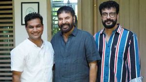 മമ്മൂട്ടിയുടെ വീട്ടിലെത്തി വോട്ടുതേടി ഹൈബിയും ഷൈനും, ഇത്ര വൈകിയെത്തുന്നത് ആദ്യമെന്ന് ഹൈബി