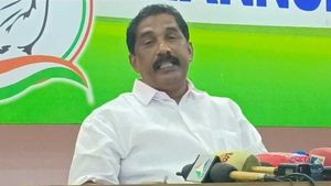പയ്യാമ്പലത്തെ അക്രമം; കേസ് ദുര്‍ബലപ്പെടുത്തുന്ന പോലീസ് നീക്കമെന്ന് മാര്‍ട്ടിന്‍ ജോര്‍ജ്