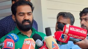 പാനൂര്‍ സ്‌ഫോടനക്കേസില്‍ പോലീസ് പ്രതിയാക്കിയത് രക്ഷാപ്രവര്‍ത്തനം നടത്തിയവരെ; വികെ സനോജ് 