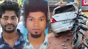 നിര്‍ത്തിയിട്ട കാറില്‍ ബൈക്കിടിച്ച് യുവാക്കള്‍ മരിച്ചു; ചെറുകുന്നിനെ നടുക്കി ഉറ്റസുഹൃത്തുക്കളുടെ മരണം