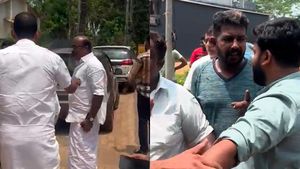 ശ്രീകണ്ഠാപുരത്ത് തെരുവില്‍ തല്ലിയ കെപിസിസി അംഗമുള്‍പ്പെടെ ആറുപേര്‍ക്കെതിരെ പോലീസ് കേസെടുത്തു