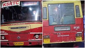 കെഎസ്ആ‍ർടിസി ബസ് നടുറോഡിൽ നിർത്തി ഡ്രൈവർ ഭക്ഷണം കഴിക്കാൻ പോയി; പരാതി