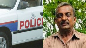 അയല്‍വാസിയെ മര്‍ദ്ദിച്ച കൊന്ന കേസിലെ പ്രതികളുടെ വീട്ടുമുറ്റത്ത് നിര്‍ത്തിയിട്ട വാഹനങ്ങള്‍ തകര്‍ത്തു