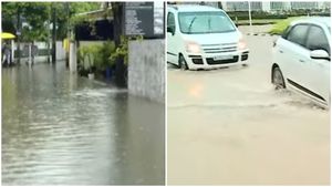 എറണാകുളത്ത് മഴ ശക്തമായി തുടരുന്നു; കൊച്ചി ന​ഗരത്തിലെ കനത്ത മഴയ്ക്ക് കാരണം മേഘവിസ്ഫോടനം? 