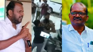 തൃശൂര്‍ കോണ്‍ഗ്രസില്‍ കൂട്ടത്തല്ല്,പൊട്ടിക്കരഞ്ഞ് ഡിസിസി സെക്രട്ടറി; 'കഴുത്തിന് പിടിച്ച് തള്ളി, ശബ്ദം പോയി'