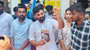 നരേന്ദ്ര മോദിക്ക് ഗാന്ധിജിയുടെ ആത്മകഥ അയച്ചുകൊടുത്ത് കെഎസ്‌യു