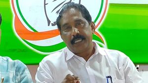 സ്വര്‍ണക്കടത്ത് ക്വട്ടേഷന്‍ സംഘങ്ങളുമായുള്ള സിപിഎം നേതാക്കളുടെ ബന്ധം സിബിഐ അന്വേഷിക്കണം; മാര്‍ട്ടിന്‍ ജോര്‍ജ് 