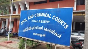 ചരിത്രം തിരുത്തി തലശേരി കോടതി; കൊലപാതകകേസിൽ ഓൺലൈൻ വിചാരണ യാഥാർത്ഥ്യമായി