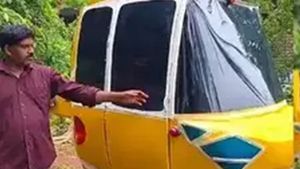 സൂപ്പറായി ബിജു പറശിനിയുടെ  കരവിരുതിലുണ്ടായ 'ഹെലികോപ്റ്റര്‍'