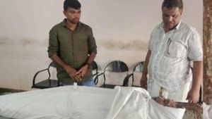റോഡില്‍ തെന്നിവീണ് വാഹനങ്ങള്‍ കയറി മരിച്ച വയോധികന്റെ മൃതദേഹം സംസ്‌കരിച്ചു