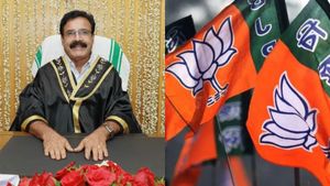 'ഭാവിയിൽ എന്ത് സംഭവിക്കുമെന്ന് ഇപ്പോൾ പറയാനാവില്ല'; ബിജെപിയിലേക്ക് പോവുമെന്ന വാർത്ത തള്ളി തൃശൂർ മേയർ