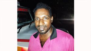 ആംബുലന്‍സും ഫയര്‍ഫോഴ്‌സ് വാഹനവും കൂട്ടിയിടിച്ച് ആംബുലന്‍സ് ഡ്രൈവര്‍ മരിച്ചു
