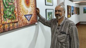 ബ്രഷ് കൈയ്യിലേന്തി പൂര്‍വവിദ്യാര്‍ത്ഥി സംഗമം, 40 വര്‍ഷങ്ങള്‍ക്ക് ശേഷം അവര്‍ ഒന്നിച്ചു 