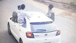 വിവാഹഘോഷയാത്രയിലെ അപകട യാത്ര: തലശ്ശേരിയില്‍ 18 പേർക്കെതിരെ കേസ്