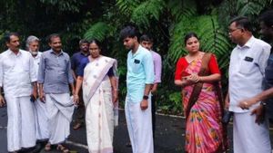 നിടുംപൊയില്‍- മാനന്തവാടി ചുരം റോഡില്‍ വിളളല്‍കാരണം ഗതാഗതം നിരോധിച്ചു