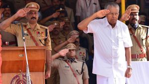 കേരള പൊലീസ് ദുരന്തങ്ങളില്‍ ജനങ്ങളോടൊപ്പം ചേര്‍ന്നുനില്‍ക്കുന്ന സേന: മുഖ്യമന്ത്രി
