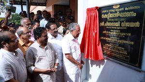 വയനാട്ടില്‍ ഫയര്‍ഫോഴ്‌സ് നടത്തിയത് സമാനതകളില്ലാത്ത സേവന പ്രവര്‍ത്തനമെന്ന് മുഖ്യമന്ത്രി
