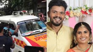 ജെന്‍സന്‍ ഇനിയില്ലെന്ന് ശ്രുതി അറിഞ്ഞു, അന്ത്യചുംബനം നല്‍കി യാത്രയയപ്പ്; ഉള്ളുലക്കുന്ന കാഴ്ചകള്‍