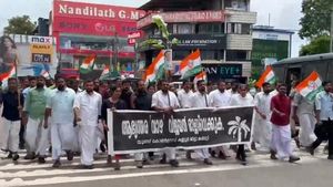 കണ്ണൂരില്‍ യൂത്ത് കോണ്‍ഗ്രസ് മാര്‍ച്ചിനിടെ സംഘര്‍ഷം, പൊലിസ് ജലപീരങ്കി പ്രയോഗിച്ചു