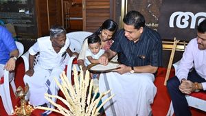 ഗണപതി സ്‌തുതികളുമായി കുരുന്നുകൾക്ക് ആദ്യാക്ഷരം പകർന്നുനല്‍കി സ്‌പീക്കർ എഎൻ ഷംസീർ 